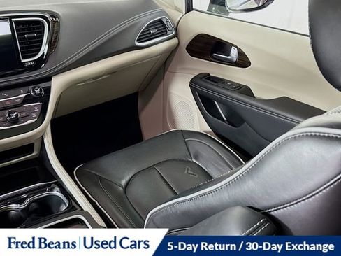 Used 2023 Chrysler Pacifica Limited image 27
