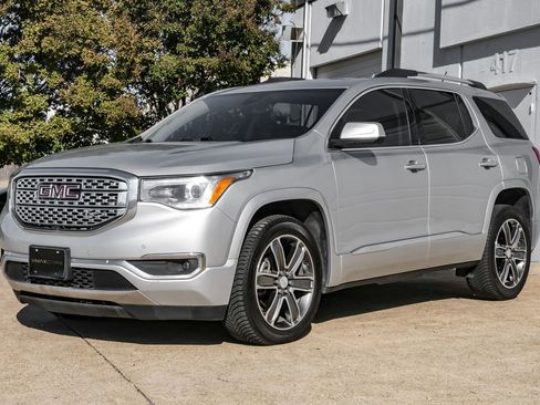 Used 2019 GMC Acadia Denali w/ Technology Package image 2
