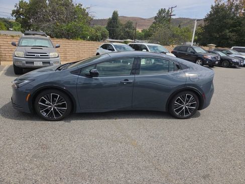 Used 2024 Toyota Prius XLE FWD image 2