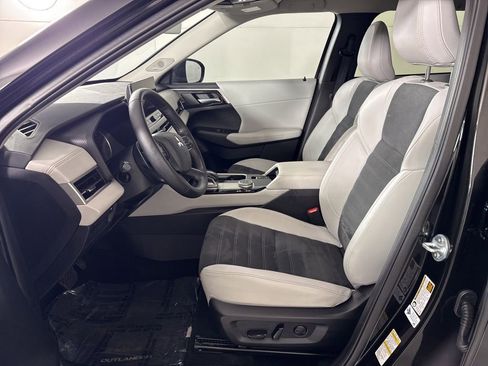 Used 2025 Mitsubishi Outlander SE AWD/4WD image 24
