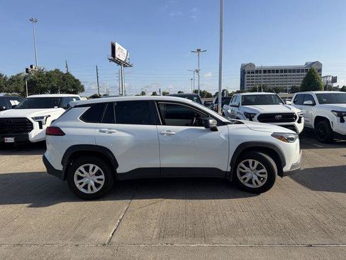 Certified 2025 Toyota Corolla Cross L FWD image 4