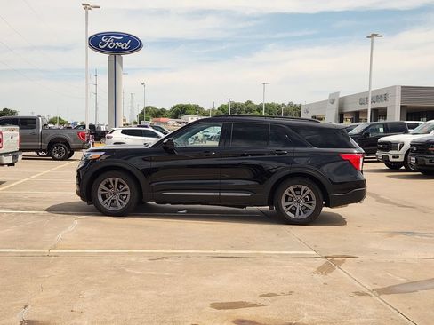 Certified 2024 Ford Explorer XLT w/ Equipment Group 202A RWD image 4