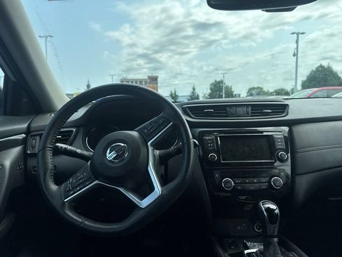 Used 2019 Nissan Rogue SL w/ Premium Package AWD/4WD image 11