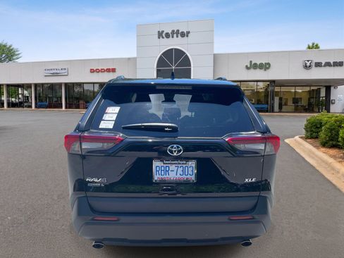 Used 2021 Toyota RAV4 XLE FWD image 5