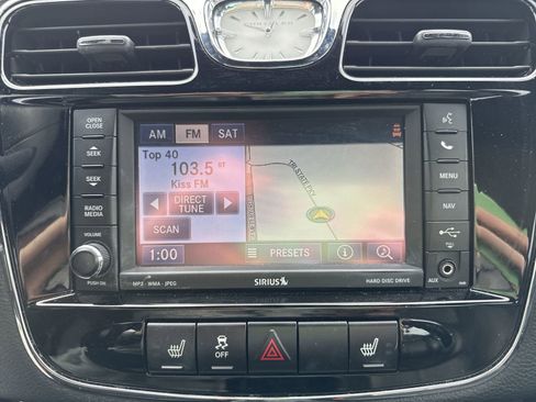 Used 2011 Chrysler 200 Limited image 16