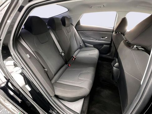 Used 2025 Hyundai Elantra SE image 27