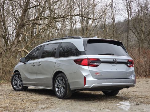 Used 2025 Honda Odyssey Touring image 14