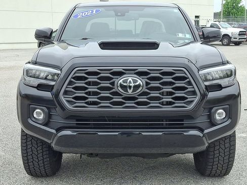 Used 2021 Toyota Tacoma TRD Sport w/ Technology Package AWD/4WD image 5