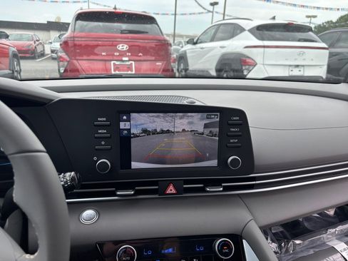 Certified 2025 Hyundai Elantra Sport FWD image 19