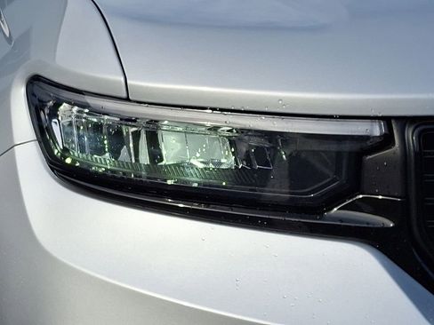 Used 2024 Jeep Grand Cherokee Altitude image 12