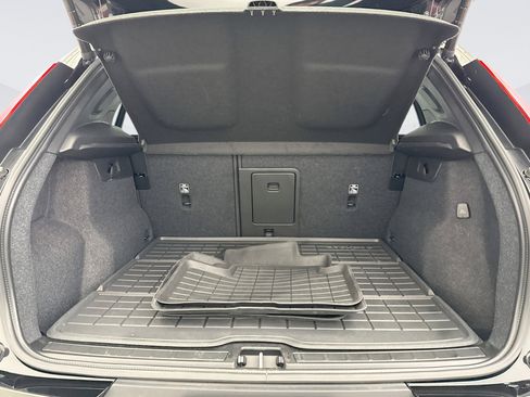 Used 2024 Volvo XC40 B5 Plus w/ Climate Package image 19