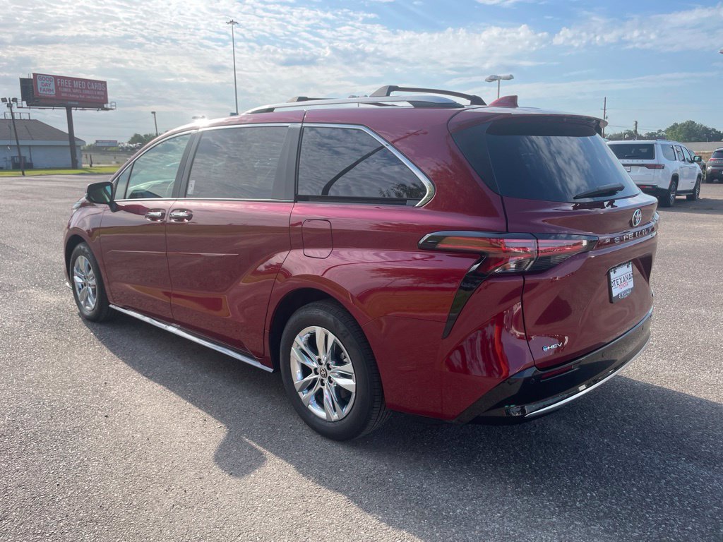 New 2026 Toyota Sienna Limited FWD image 5