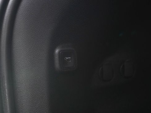 Used 2020 Jeep Cherokee Trailhawk w/ Comfort/Convenience Group AWD/4WD image 18