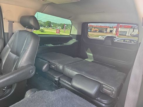 Used 2010 Cadillac Escalade ESV Luxury RWD image 8