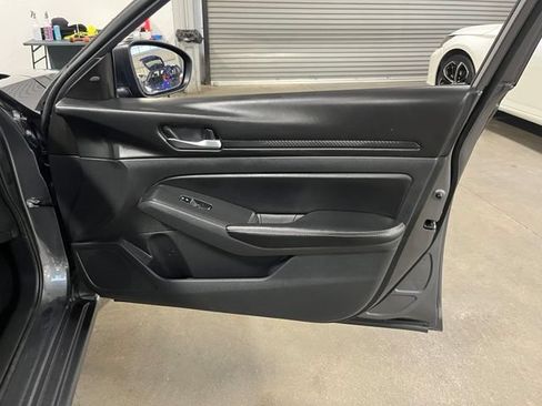 Used 2024 Nissan Altima 2.5 SV FWD image 12