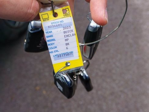 Used 2023 Buick Enclave Essence image 39