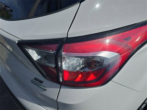 Used 2018 Ford Escape SE image 5