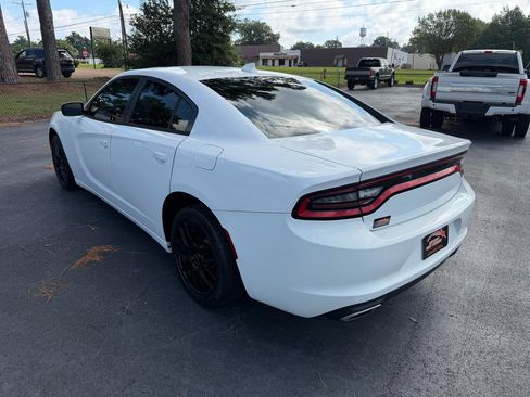 Used 2015 Dodge Charger SXT RWD image 2