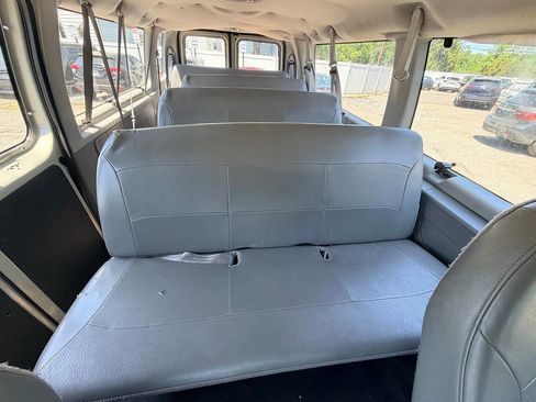 Used 2006 Ford E-350 and Econoline 350 XL RWD image 51