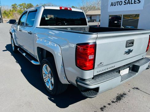 Used 2018 Chevrolet Silverado 1500 Custom w/ Custom Convenience Package image 3