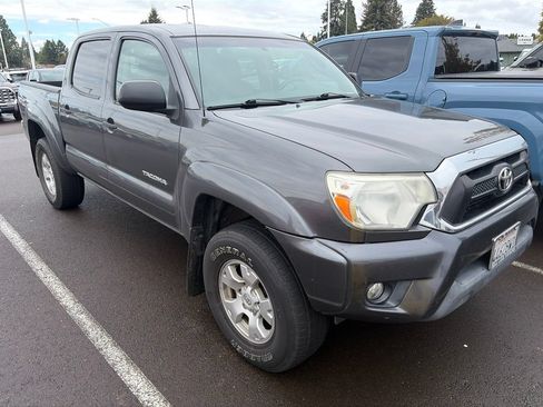 Used 2015 Toyota Tacoma PreRunner w/ TRD Off-Road Package RWD image 2