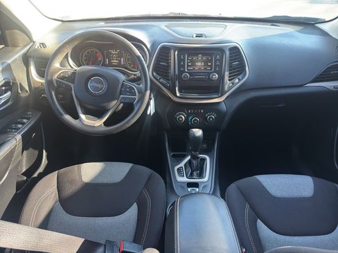 Used 2016 Jeep Cherokee Sport image 11