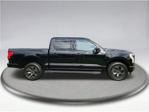 Used 2023 Ford F150 Lightning Lariat image 10