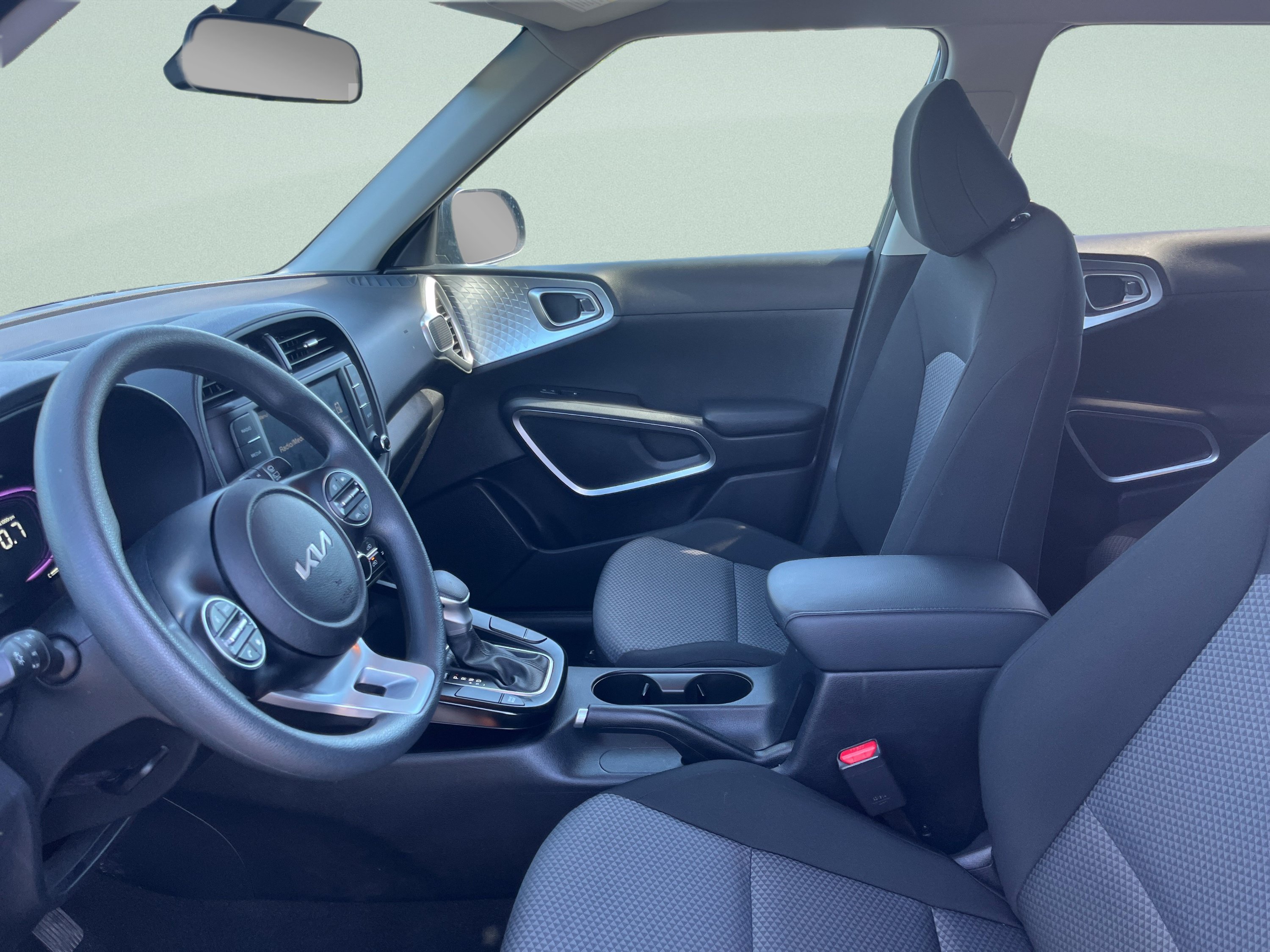 Used 2025 Kia Soul LX w/ LX Technology Package FWD image 12
