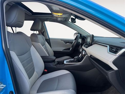 Used 2021 Toyota RAV4 XLE Premium image 15