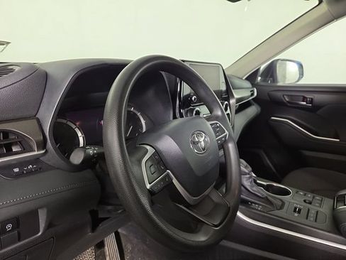 Used 2023 Toyota Highlander L AWD/4WD image 14