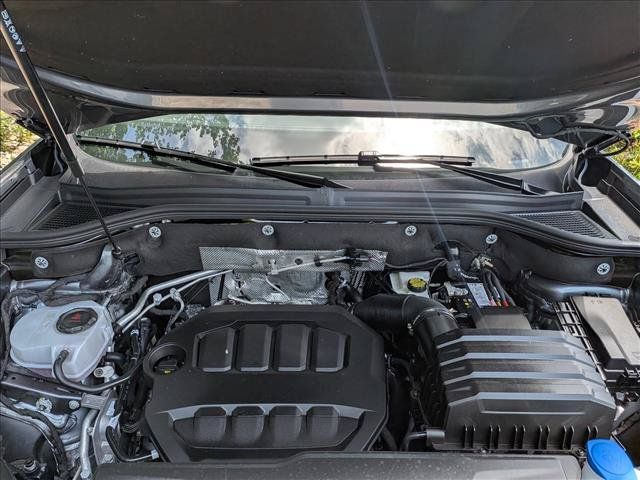 Certified 2025 Volkswagen Atlas SEL Premium R-Line AWD/4WD image 9