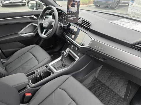 New 2025 Audi Q3 2.0T Premium image 17