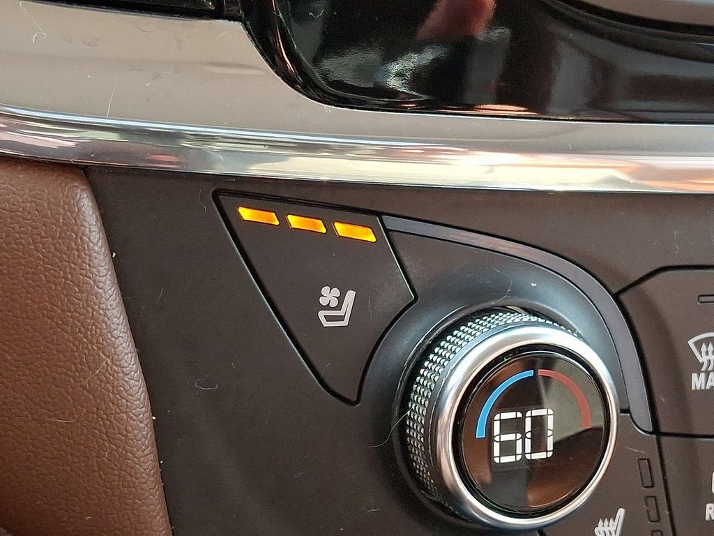 Used 2018 Chevrolet Traverse High Country AWD/4WD image 24