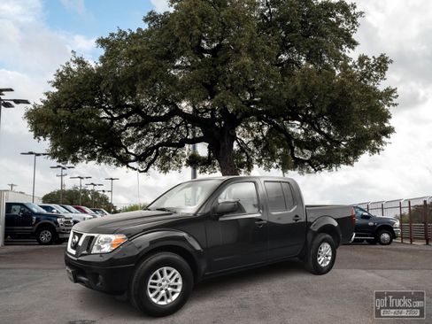 Used 2020 Nissan Frontier SV image 1