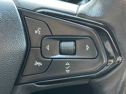 Used 2022 Chevrolet Bolt EUV LT w/ Convenience Package image 27