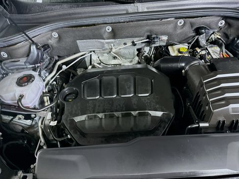 Used 2025 Volkswagen Atlas Cross Sport SE image 31