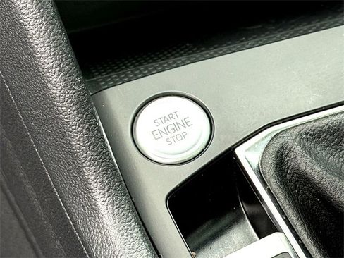 Certified 2022 Volkswagen Taos SE image 20