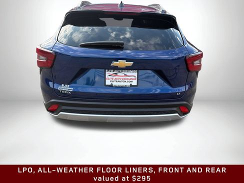 Used 2024 Chevrolet Trax LT w/ LT Convenience Package FWD image 5
