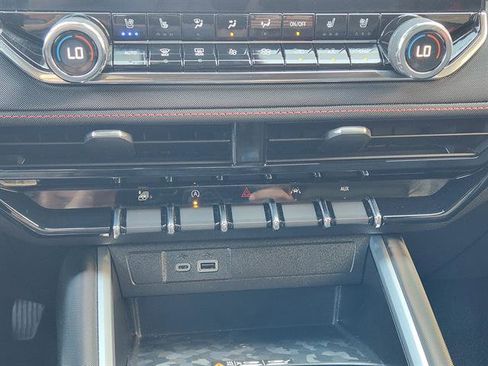 Used 2023 Chevrolet Colorado Z71 w/ Z71 Convenience Package 2 image 15