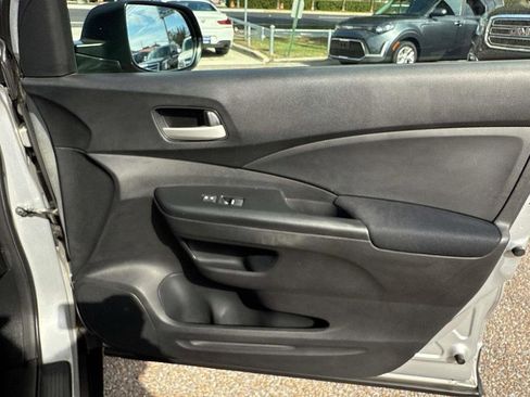 Used 2015 Honda CR-V LX image 17