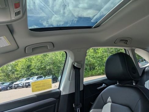 Used 2024 Volkswagen Jetta SE w/ Panoramic Sunroof Package image 31