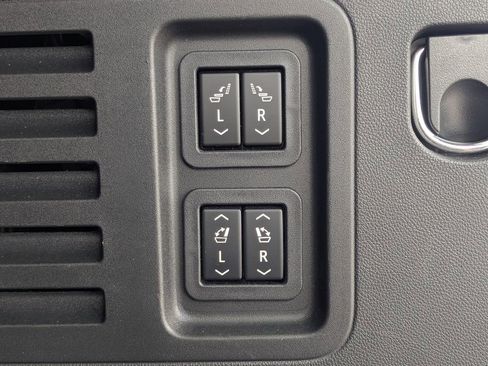 Certified 2024 Chevrolet Traverse RS FWD image 16