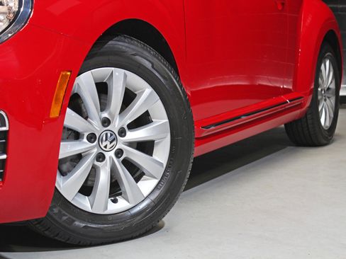 Used 2018 Volkswagen Beetle 2.0T S image 23