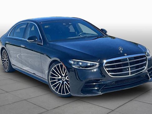 Used 2022 Mercedes-Benz S 580 4MATIC Sedan w/ AMG Line Package image 3
