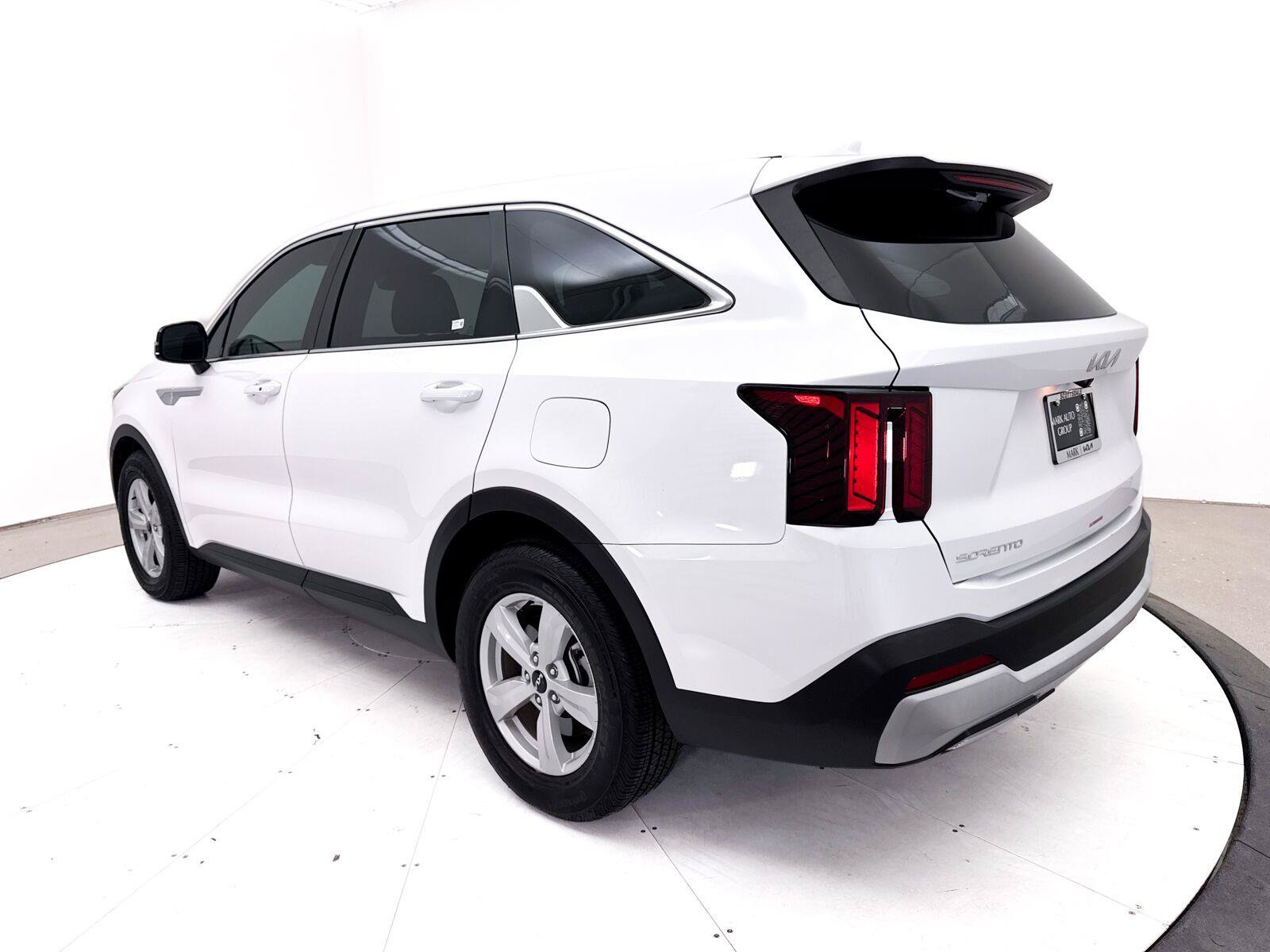 Used 2025 Kia Sorento LX FWD image 16