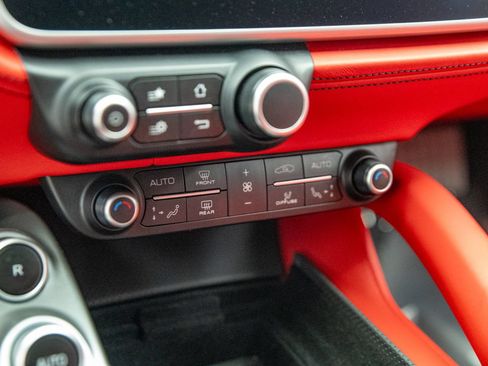 Used 2019 Ferrari GTC4Lusso AWD/4WD image 25