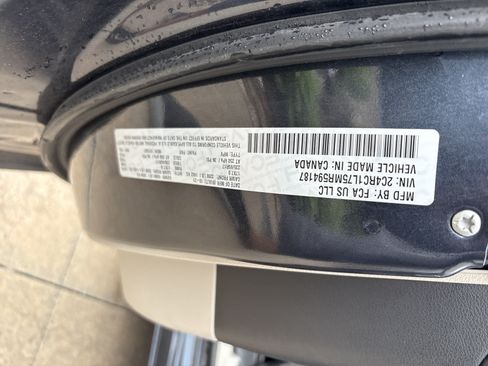 Used 2021 Chrysler Pacifica Touring-L FWD image 34