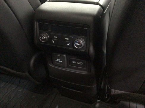 Used 2023 GMC Acadia Denali w/ Black Diamond Edition AWD/4WD image 30