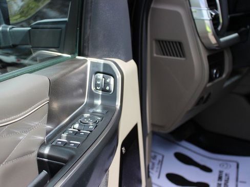 Used 2025 Ford F350 Platinum w/ Platinum Plus Package image 9