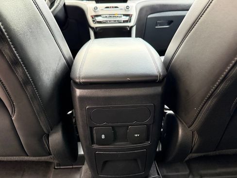 Used 2024 Ford Explorer XLT w/ Equipment Group 202A AWD/4WD image 32